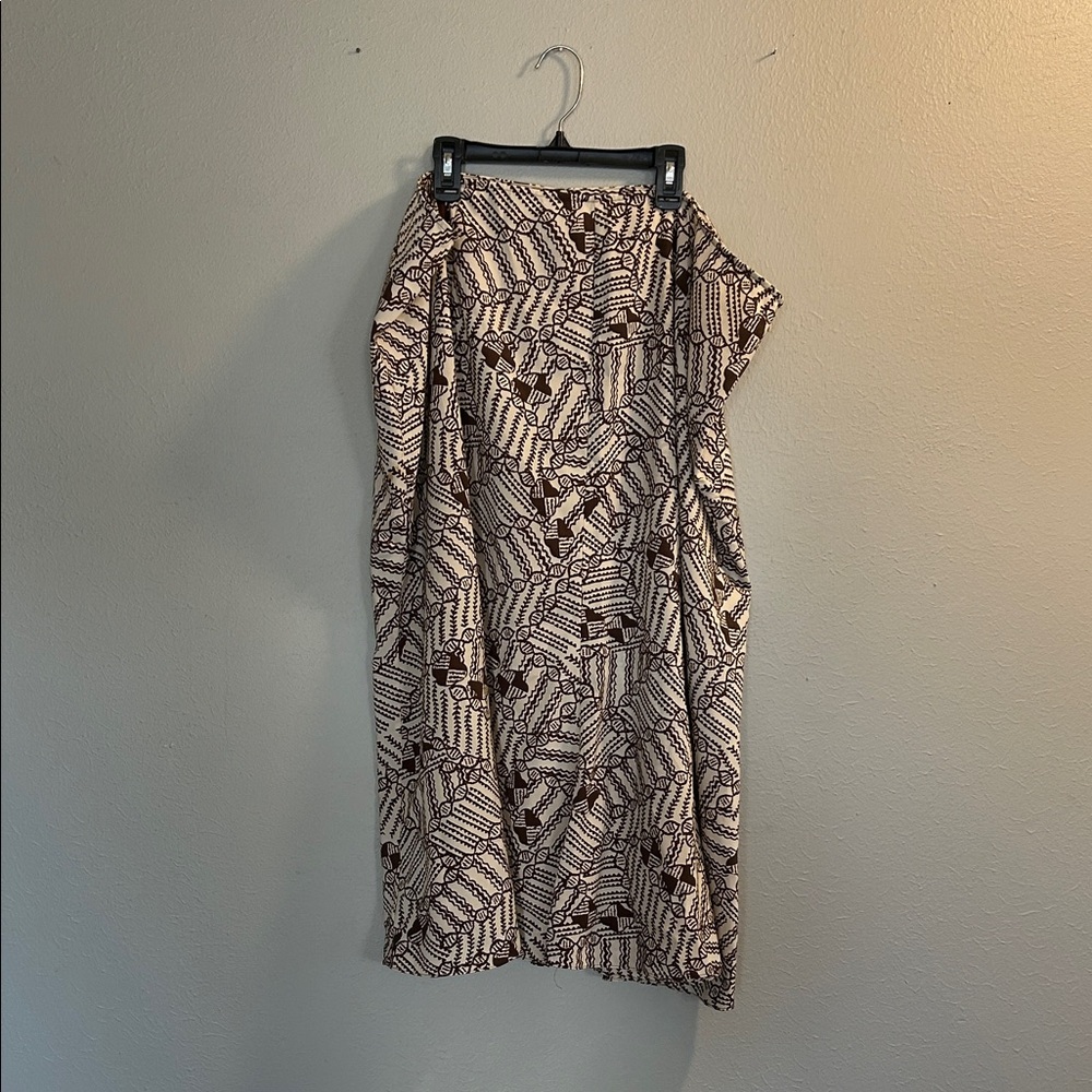 Elegant A-Line Skirt in Black and White